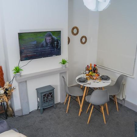 The Highfield Villa, 5 Bedrooms, Northampton Centre, Sleeps 10 Exteriör bild