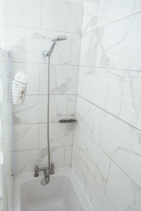 The Highfield Villa, 5 Bedrooms, Northampton Centre, Sleeps 10 Exteriör bild