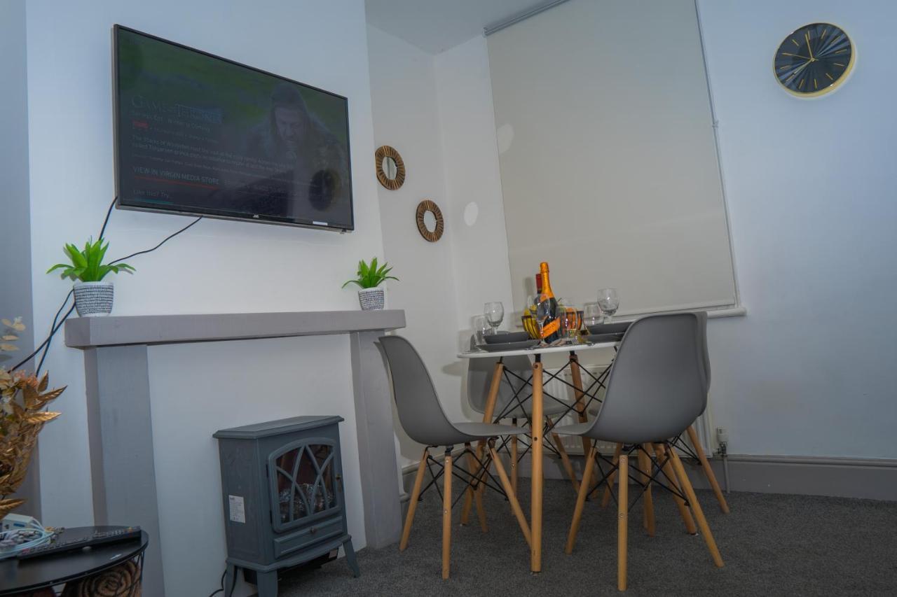 The Highfield Villa, 5 Bedrooms, Northampton Centre, Sleeps 10 Exteriör bild