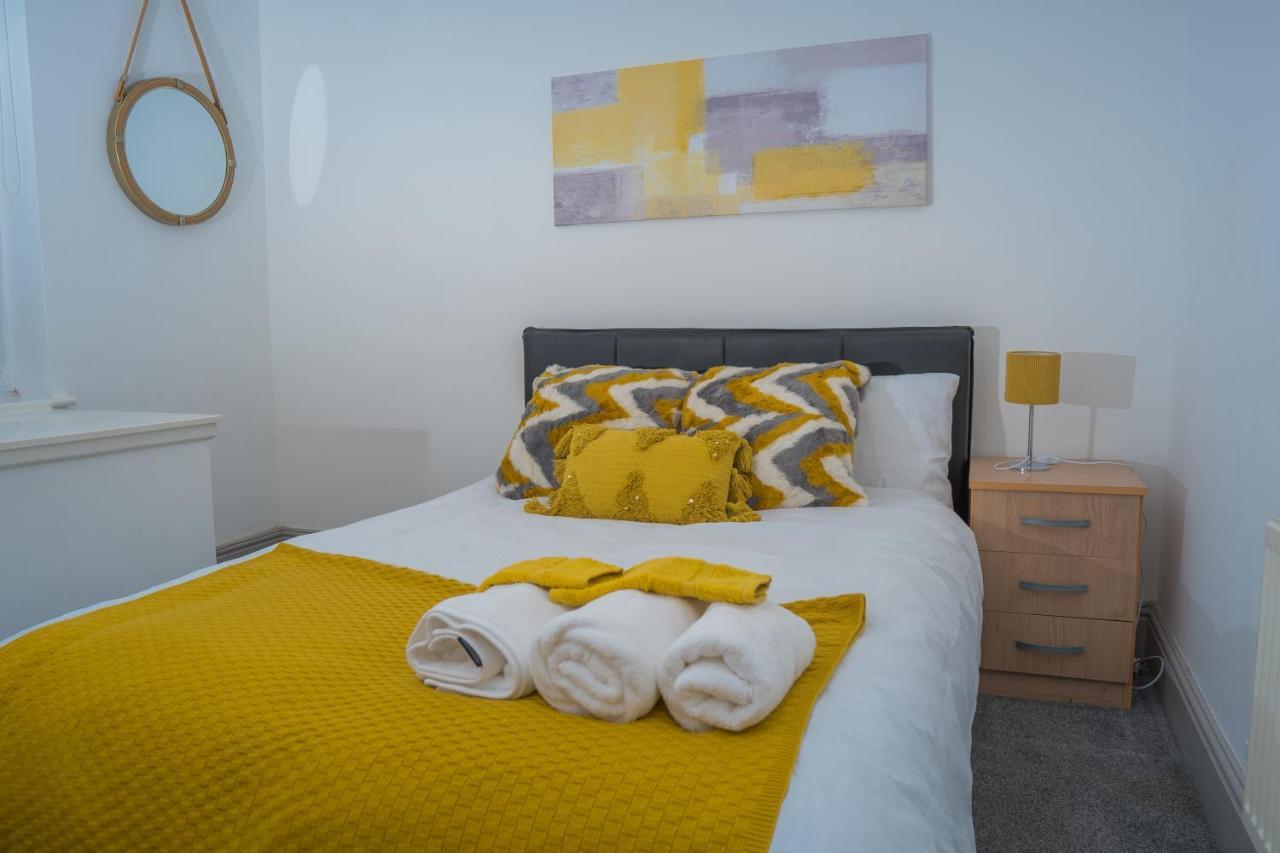 The Highfield Villa, 5 Bedrooms, Northampton Centre, Sleeps 10 Exteriör bild