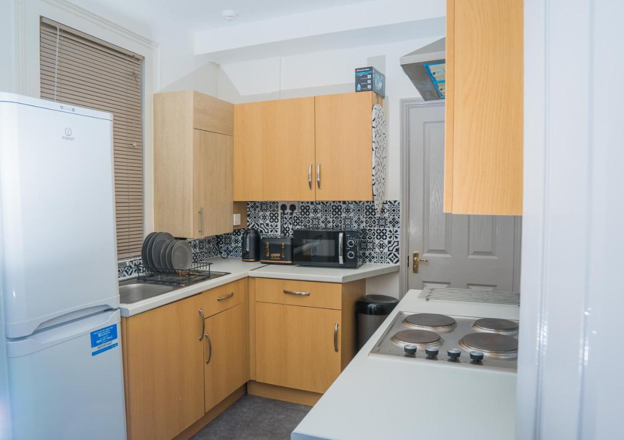 The Highfield Villa, 5 Bedrooms, Northampton Centre, Sleeps 10 Exteriör bild