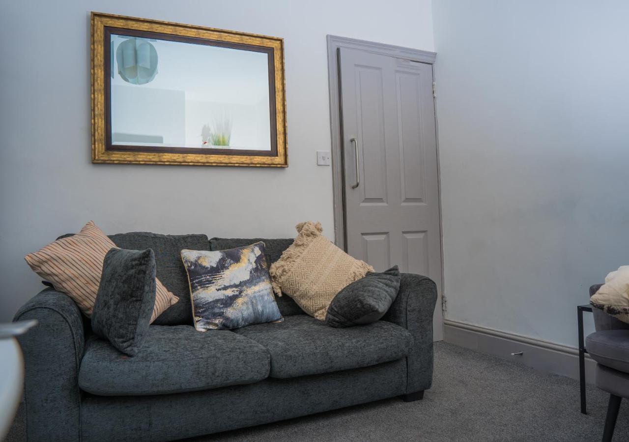 The Highfield Villa, 5 Bedrooms, Northampton Centre, Sleeps 10 Exteriör bild