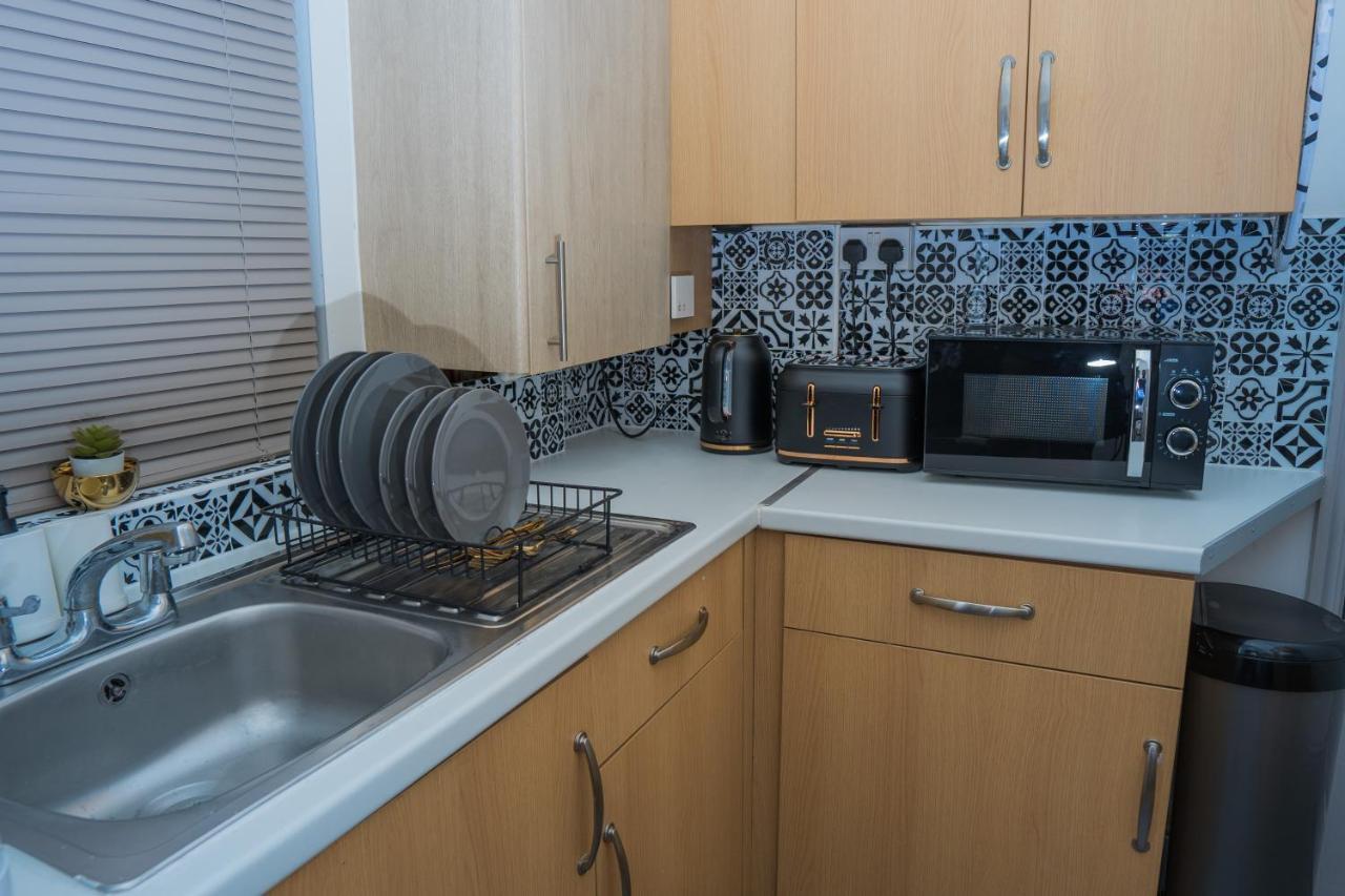 The Highfield Villa, 5 Bedrooms, Northampton Centre, Sleeps 10 Exteriör bild