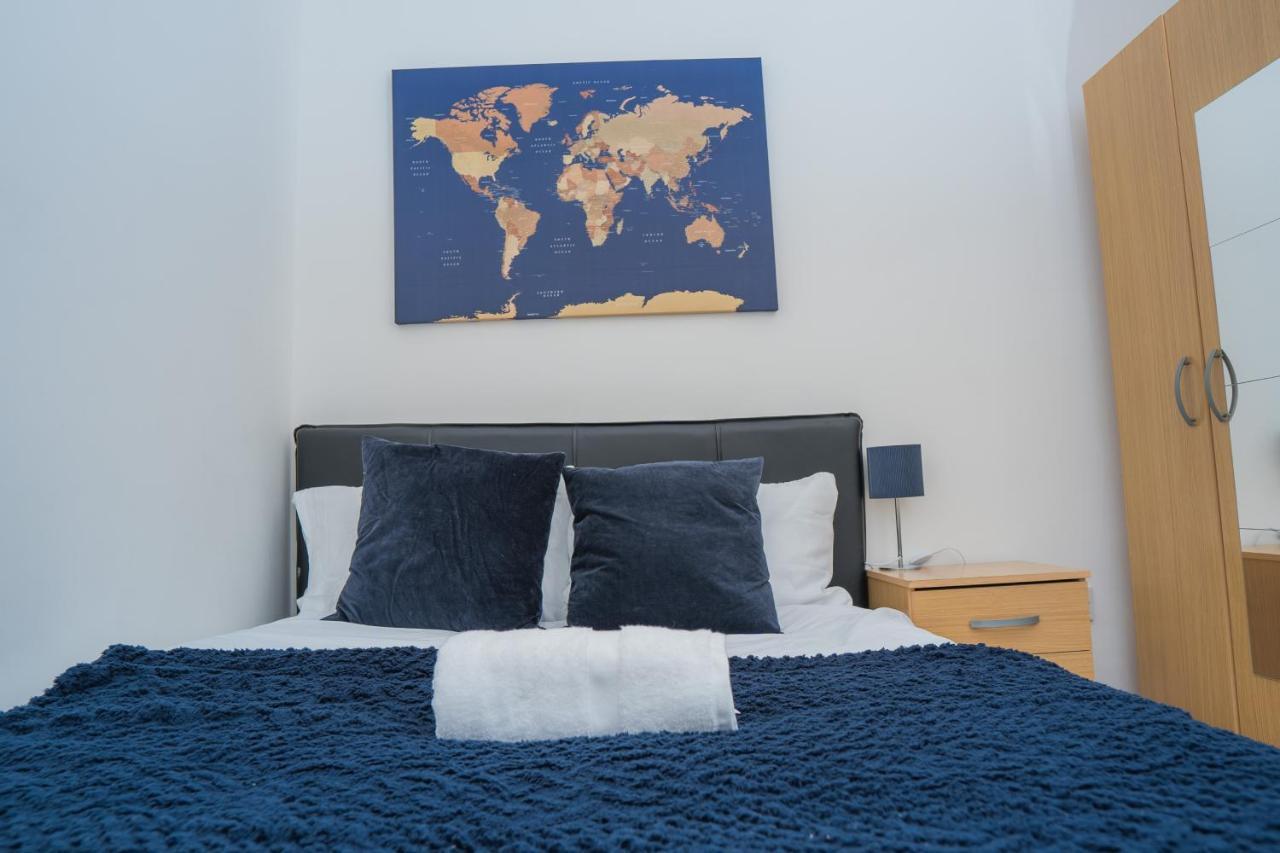 The Highfield Villa, 5 Bedrooms, Northampton Centre, Sleeps 10 Exteriör bild