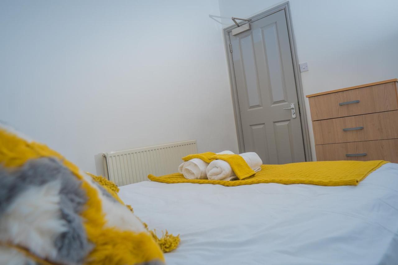 The Highfield Villa, 5 Bedrooms, Northampton Centre, Sleeps 10 Exteriör bild