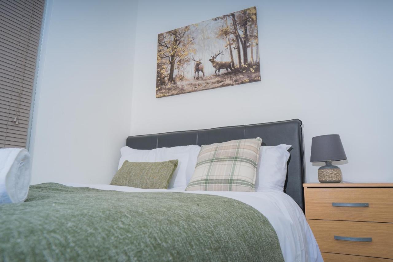 The Highfield Villa, 5 Bedrooms, Northampton Centre, Sleeps 10 Exteriör bild