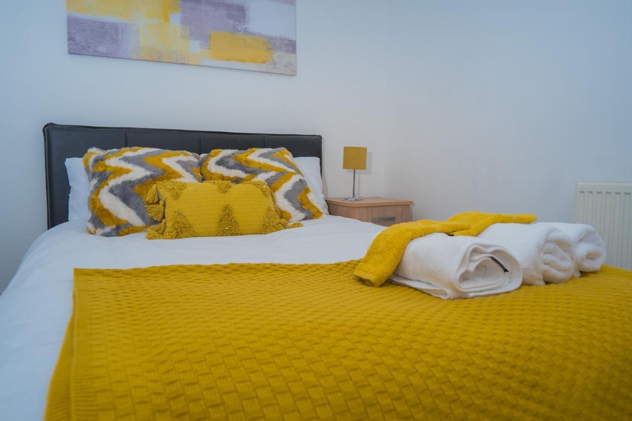 The Highfield Villa, 5 Bedrooms, Northampton Centre, Sleeps 10 Exteriör bild