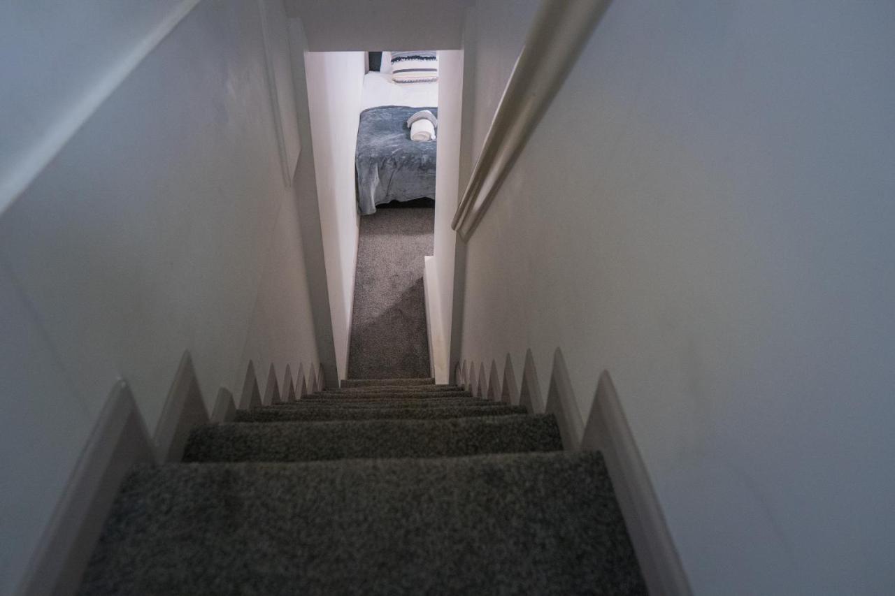 The Highfield Villa, 5 Bedrooms, Northampton Centre, Sleeps 10 Exteriör bild