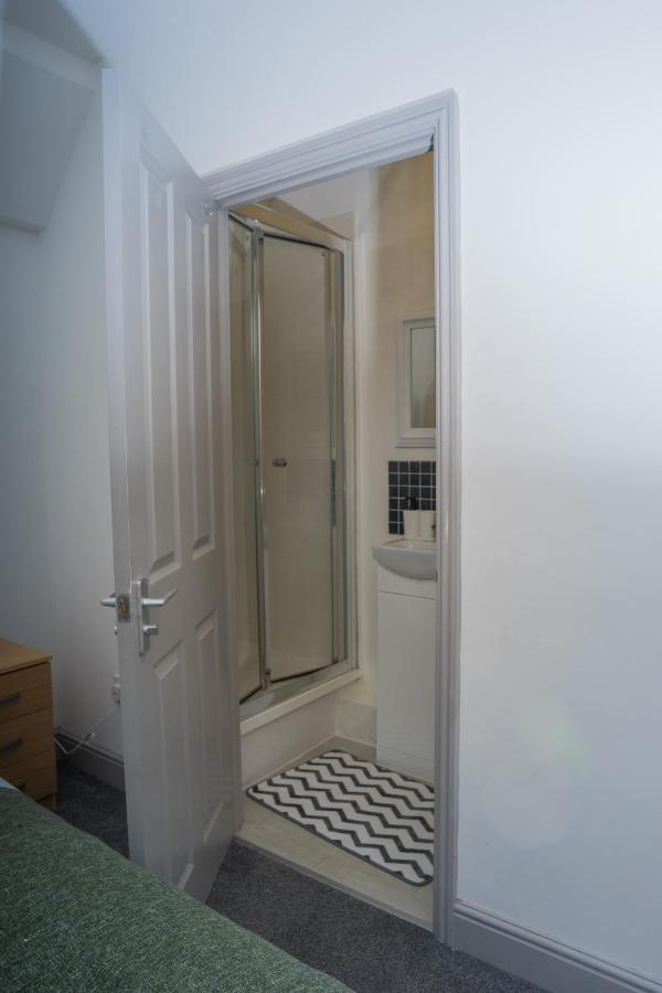 The Highfield Villa, 5 Bedrooms, Northampton Centre, Sleeps 10 Exteriör bild