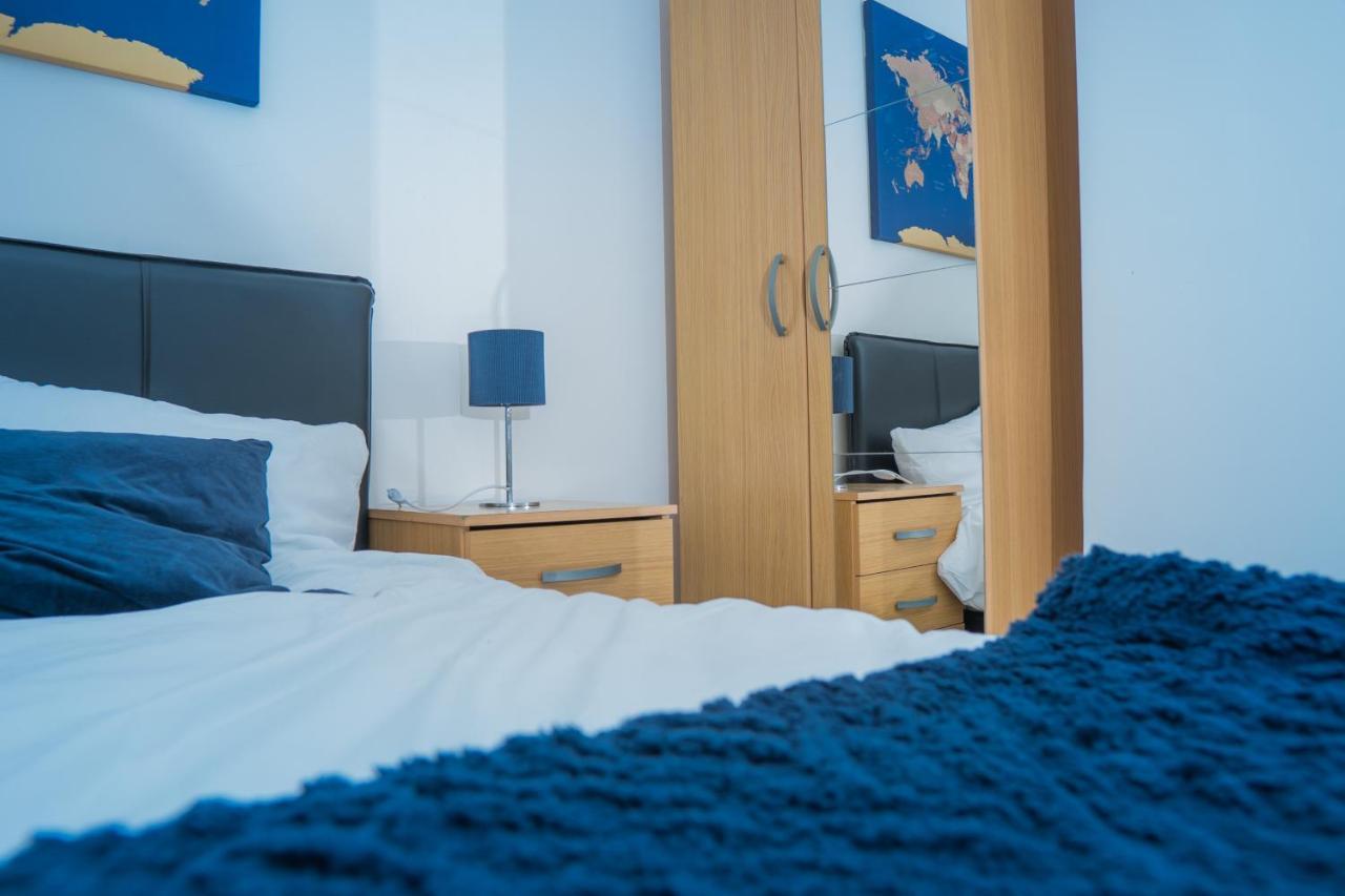 The Highfield Villa, 5 Bedrooms, Northampton Centre, Sleeps 10 Exteriör bild