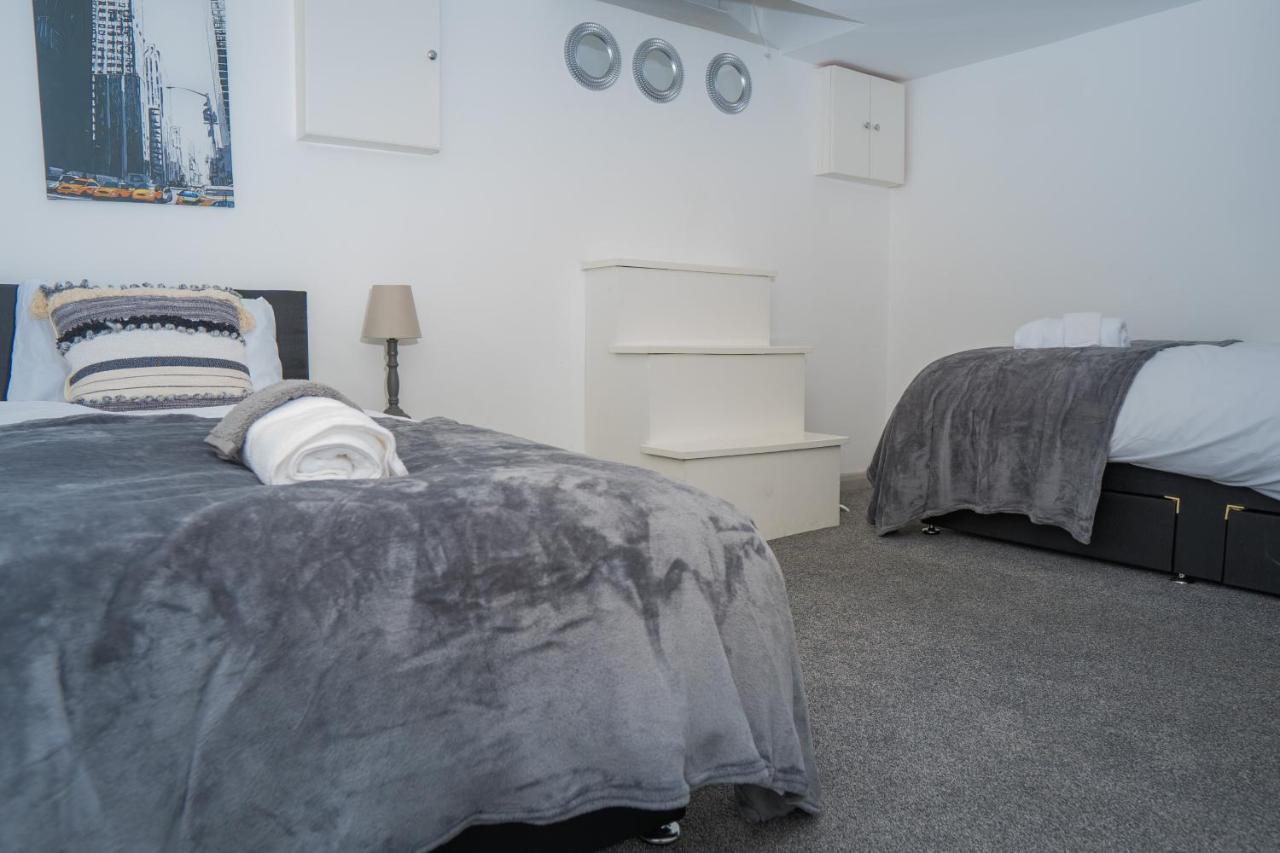 The Highfield Villa, 5 Bedrooms, Northampton Centre, Sleeps 10 Exteriör bild
