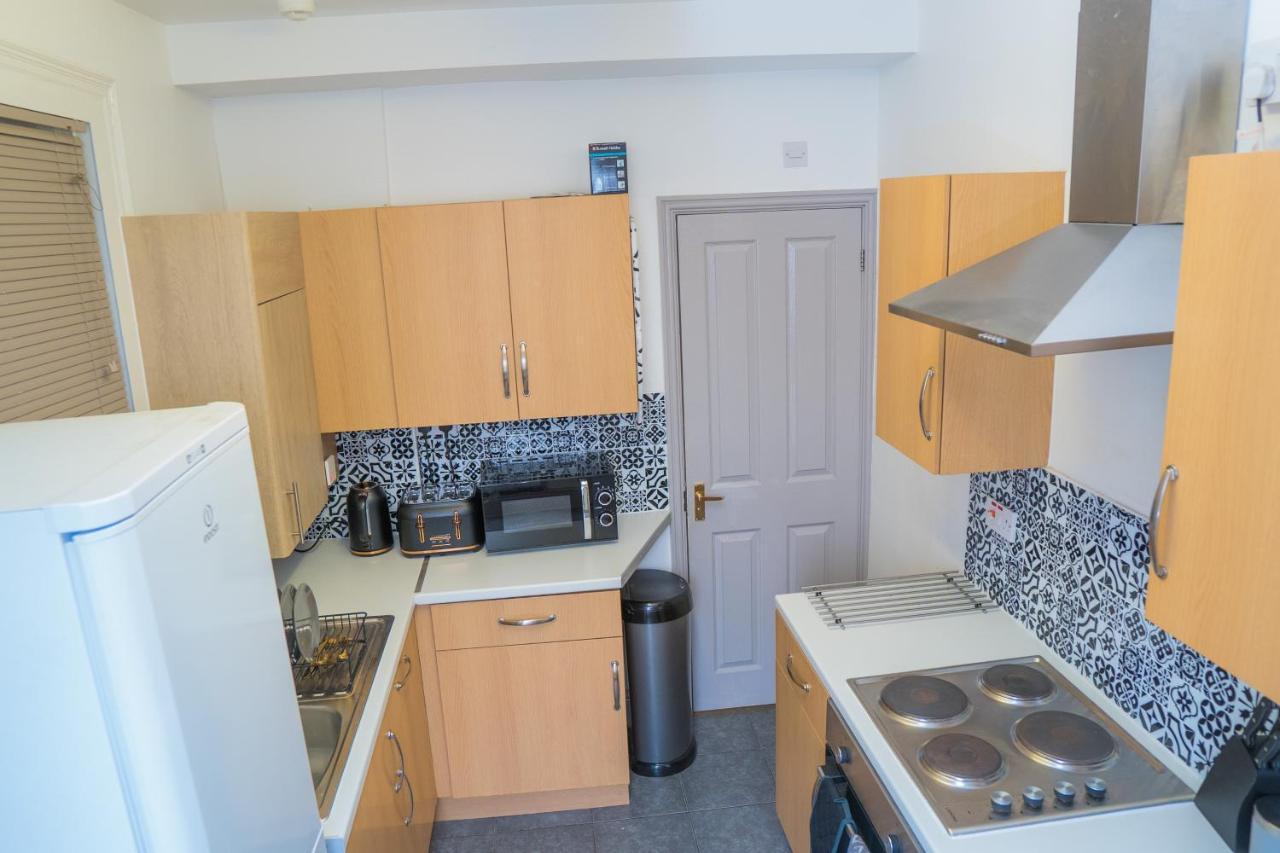 The Highfield Villa, 5 Bedrooms, Northampton Centre, Sleeps 10 Exteriör bild