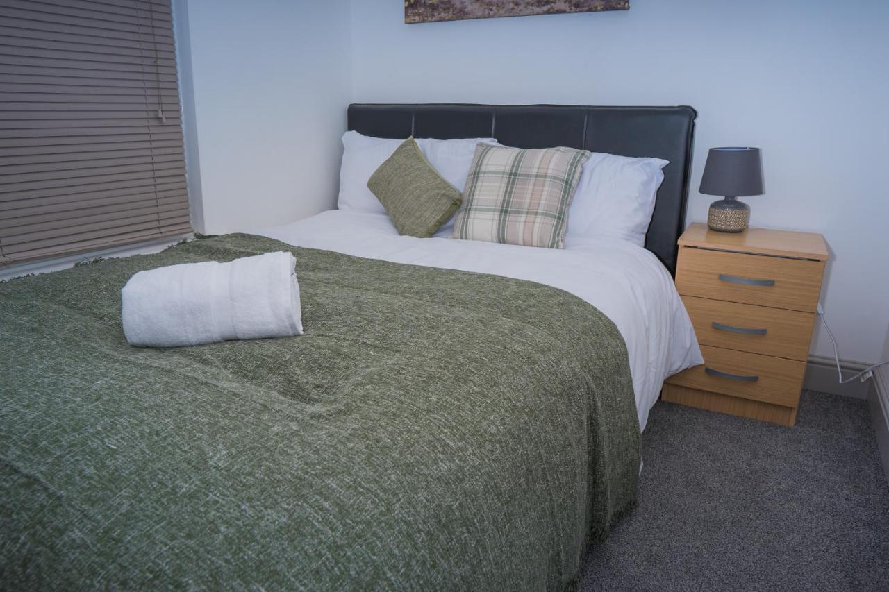 The Highfield Villa, 5 Bedrooms, Northampton Centre, Sleeps 10 Exteriör bild