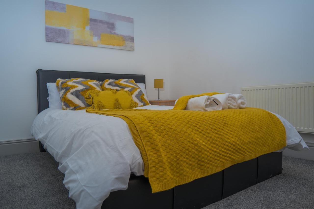 The Highfield Villa, 5 Bedrooms, Northampton Centre, Sleeps 10 Exteriör bild